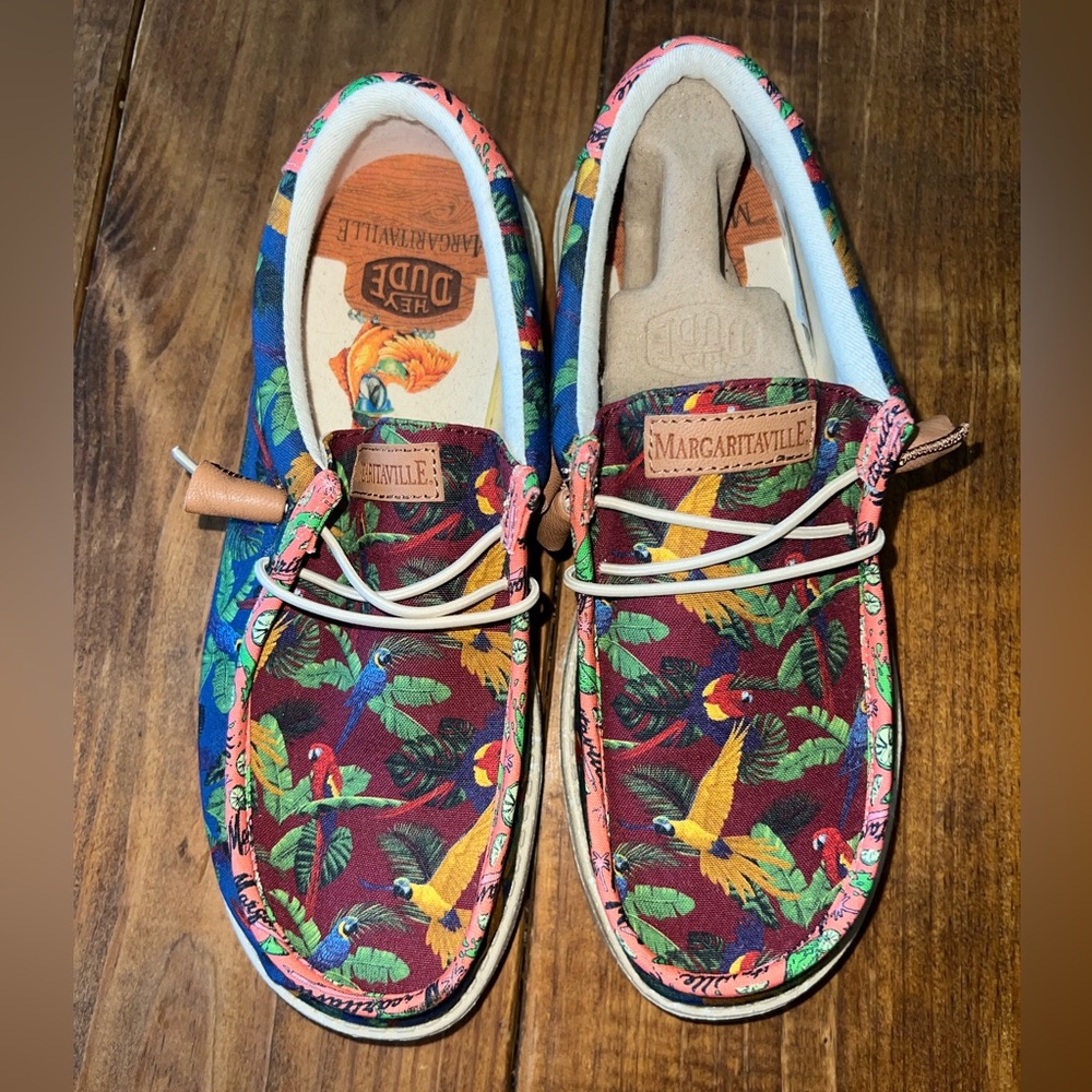 Men’s size 8 Wally Margaritaville Hey Dudes.  EUC